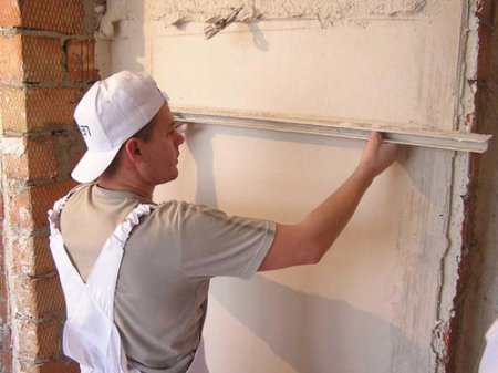 Оштукатуривание стен и потолков