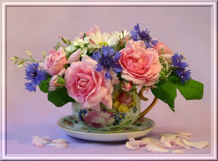 Флористическая чашка как элемент декора