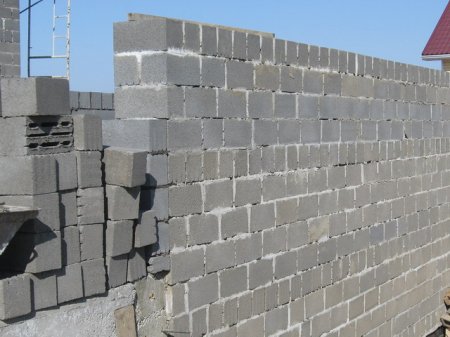 Шлакобетонные стены и блоки