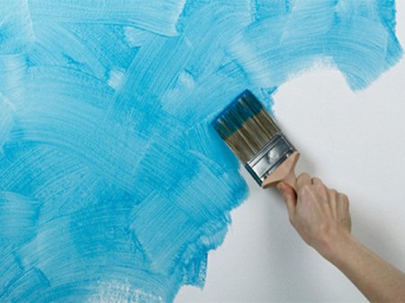 Как правильно использовать кисть при окраске стен